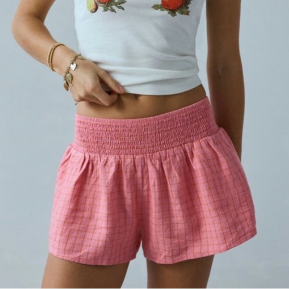 🟤NWT KIMCHI BLUE Caroline Smocked Waistband
Linen-Blend Short in Pink